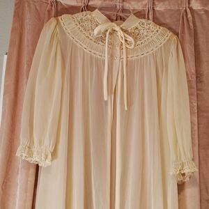 Vtg Radcliffe Ivory Nylon Robe 1960s Grandmacore Cottagecore Regency One Size